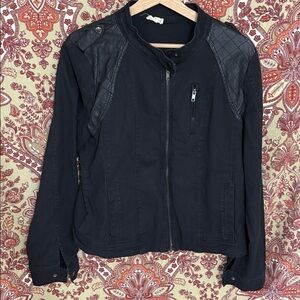 HEM & THREAD L cropped faux leather accented black cropped bomber/utility jacket